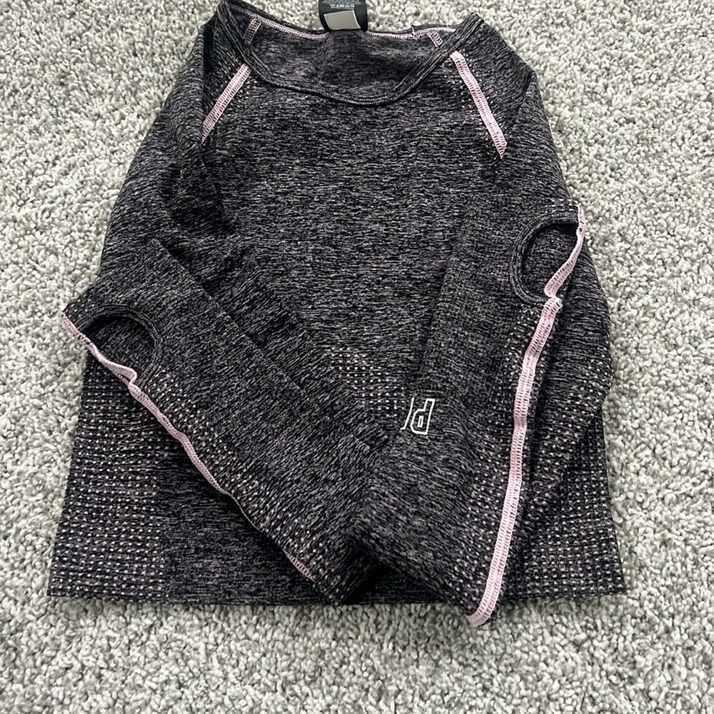 PINK workout top - Picture 2 of 4